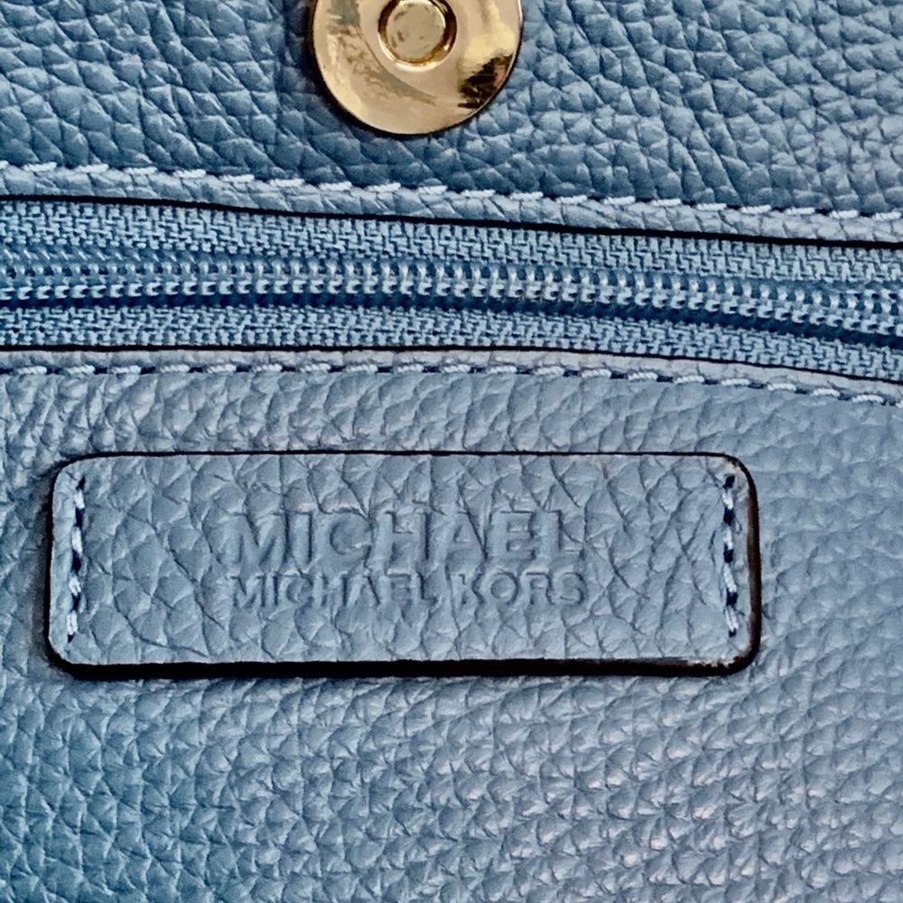 Michael Kors shoulder bag. - Picture 4 of 12